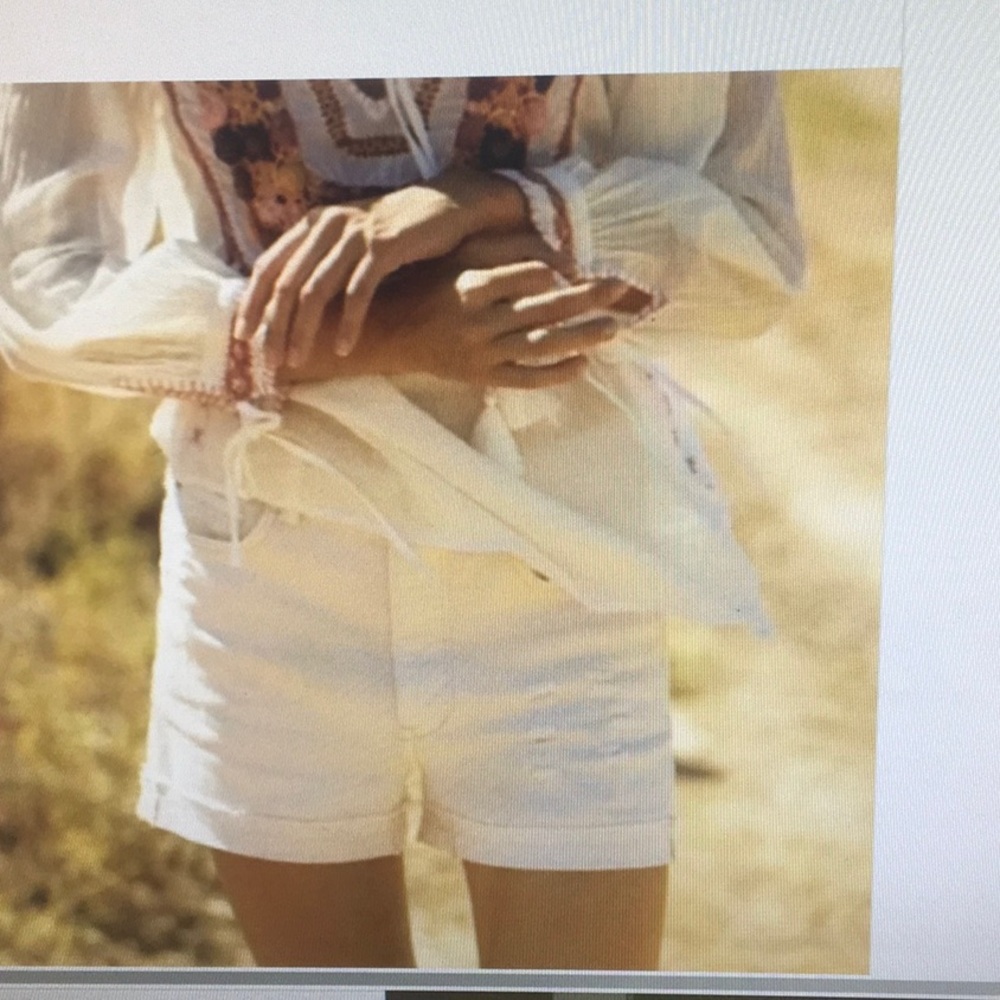 ANTHROPOLOGIE-PILCRO/“IVORY VANILLA”DISTRESSED RAW EDGE HEM SHORTS